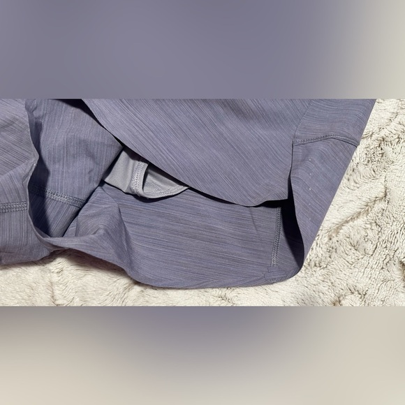 Athleta Run With It Textured 3.5" Shorts Size Small - Picture 5 of 16